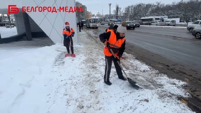 Коммунальные службы трудятся, чтобы снежный Белгород оставался комфортным и безопасным для жителей смотреть онлайн