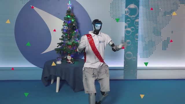 Робот Вася взял на себя обязанности новогоднего волшебника в СевГУ смотреть онлайн