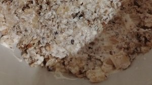 Салат с курицей и ананасом.