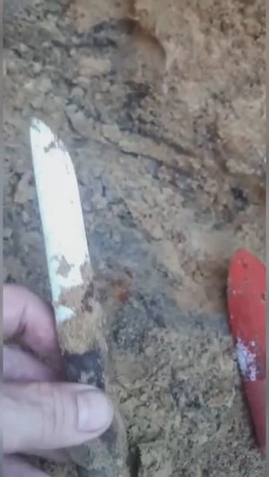 Коп по войне.Нержавеющий нож на дне блиндажа.