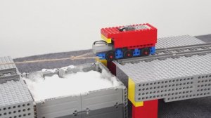 Перетягивание каната Lego поездами