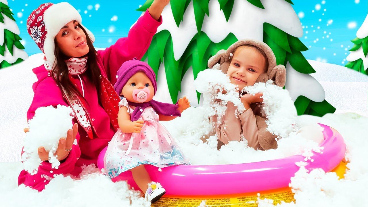 Майя и Беби Бон Лина наряжают ёлку!