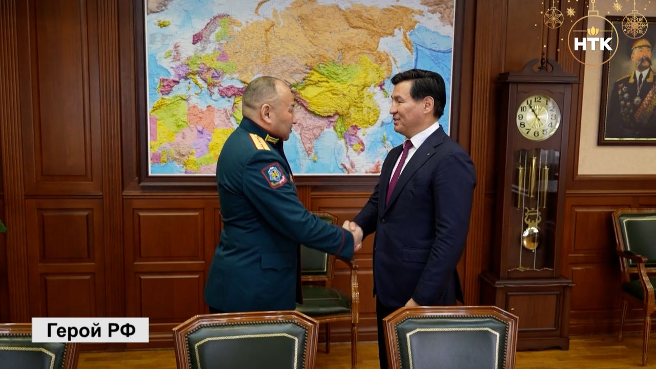 Глава РК встретился с героем России Нараном Очир-Горяевым смотреть онлайн