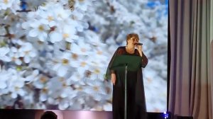 Красивая песня в исполнении красивой женщины