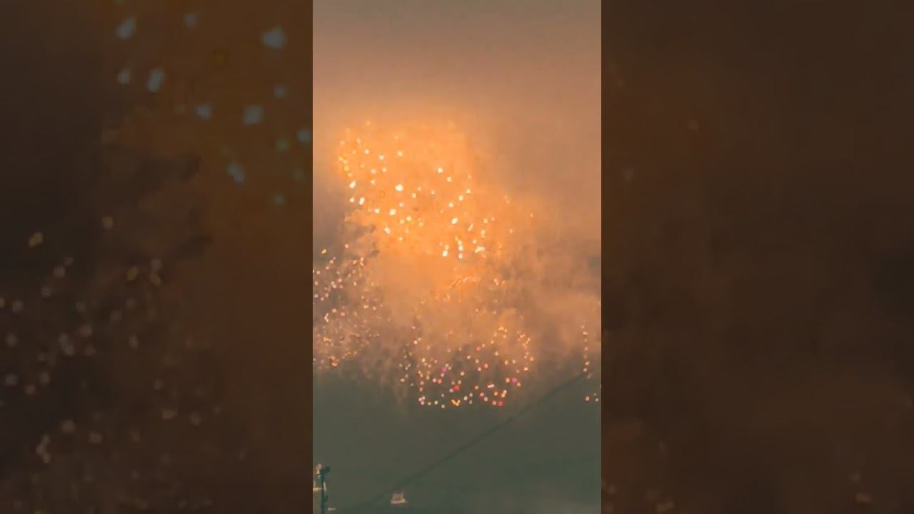 Салютующая Москва смотреть онлайн
