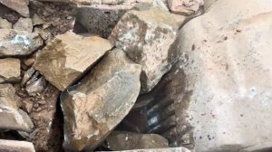 Как работники камнедробилки преодолевают все трудности!