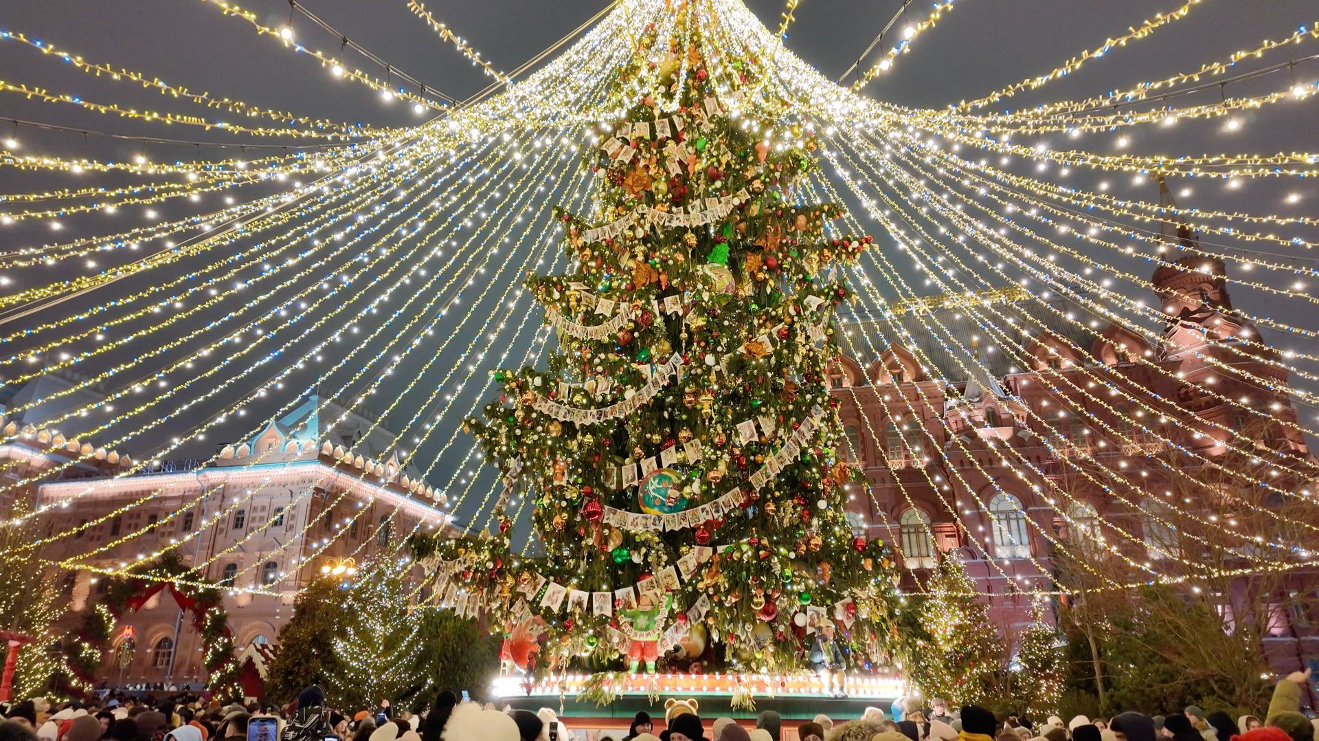 Новогодняя Москва | Красная площадь | Манежная площадь | Никольская улица | Лубянка смотреть онлайн