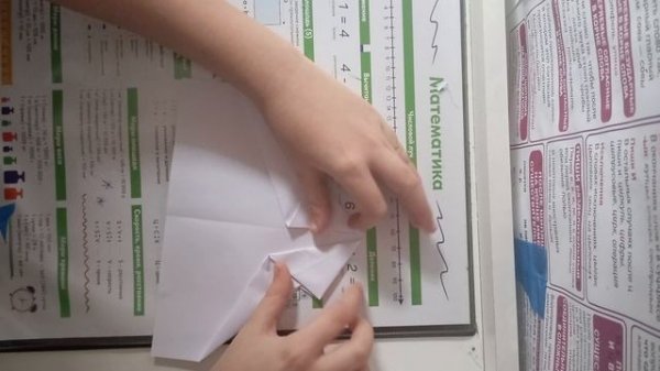 бумажный истребитель