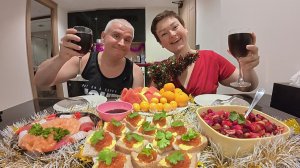 Мукбанг НАРЕЗАЛИСЬ, НАЛОПАЛИСЬ, НАВЕСЕЛИЛИСЬ) ОТМЕЧАЕМ Новый Год в Таиланде! Праздничный ужин САЛЮТ