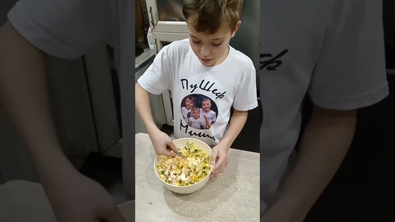 Новогодний крабовый салат! #рецепты #крабовыйсалат #лучшийрецепт #салат