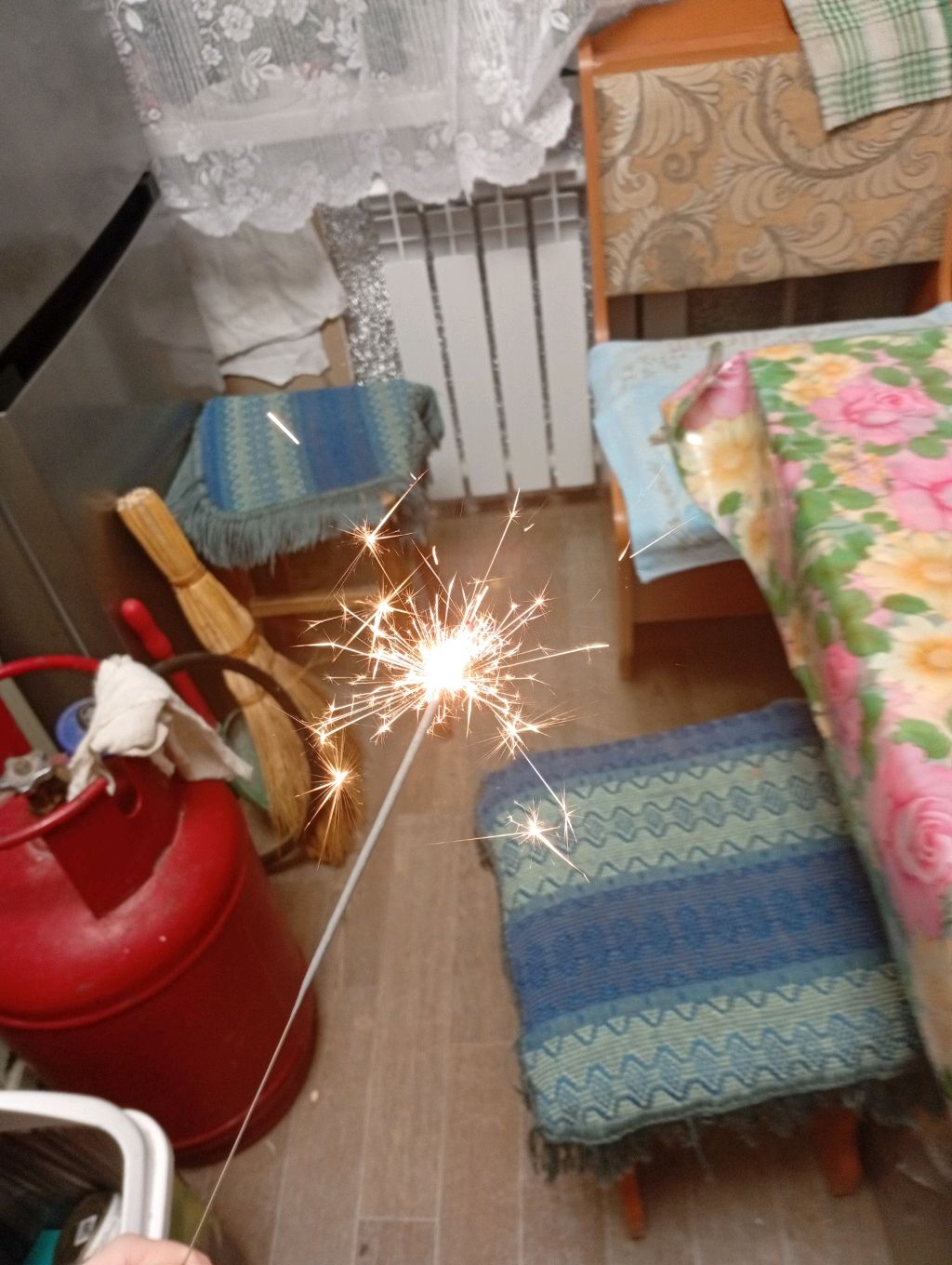 С Новым годом, дорогой друг! Пусть этот год принесет тебе множество новых возможностей и ярких момен смотреть онлайн