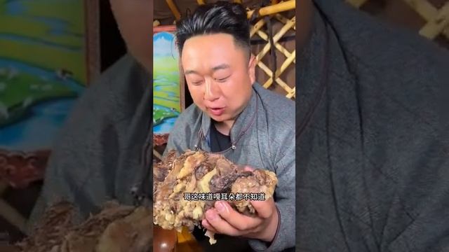 Друзья собрались вместе, с удовольствием ели мясо и пили вино. #еда #вкусно смотреть онлайн