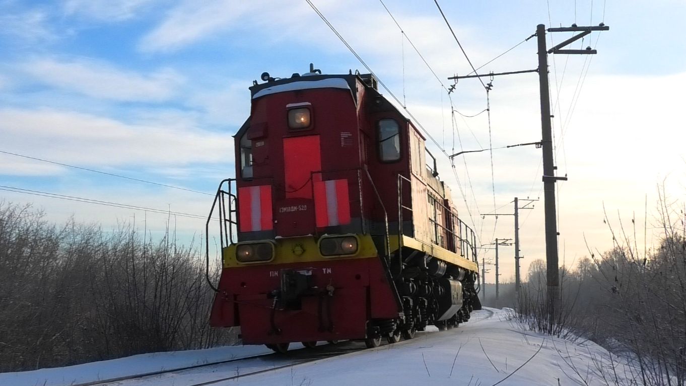 "Новогодний резерв". ТЭМ18ДМ-520 следует резервом смотреть онлайн