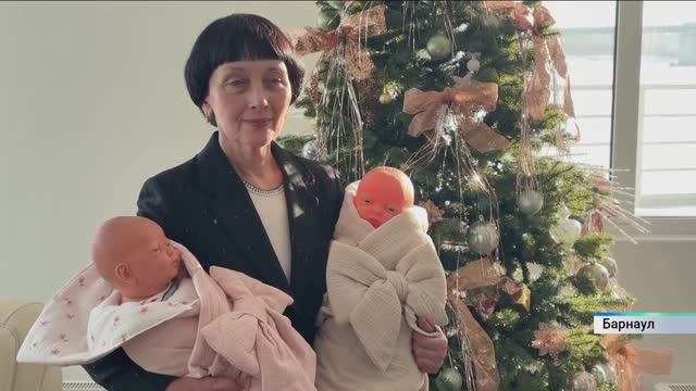 6 больниц Алтайского края получили специальных кукол-симуляторов для «Школ молодых мам и пап» смотреть онлайн