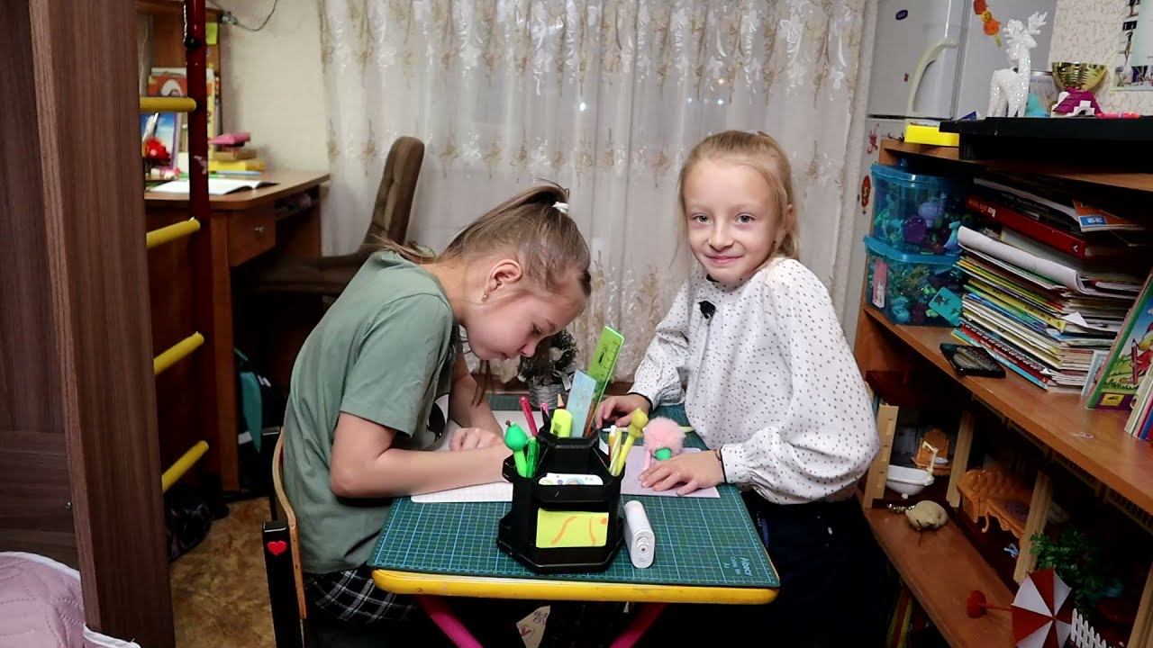 Играем в школу, урок математики смотреть онлайн