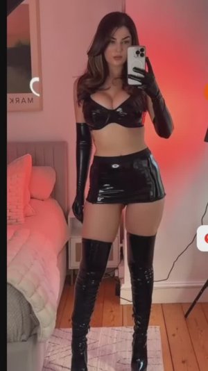 Кэти Домс, гламурная муза — нейлоновая мода, каблуки и лайфстайл.