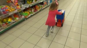 Кукла_Беби_Бон_в_супермаркете_и_Настя_КАК_МАМА_покупают_новые_игрушки_и_продукты (1)