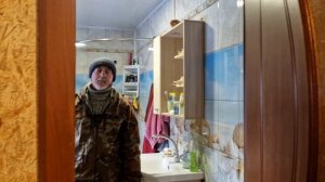 31 ДЕКАБРЯ. ЛЁШИК НАКРОШИЛ ОЛИВЬЕ, А Я НАФАРШИРОВАЛА УТКУ ЯБЛОКАМИ. ГОТОВИМ БАНЮ.