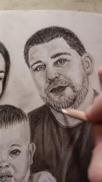 Семейный портрет угольным карандашом