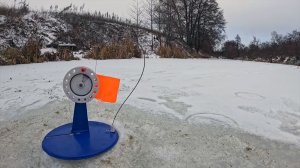 ПЕРВЫЙ ЛЕД 2025 2026! ВЫСТАВИЛИ ЖЕРЛИЦЫ И НАЧАЛОСЬ! ЛОВЛЯ ЩУКИ СО ЛЬДА! Рыбалка 2025