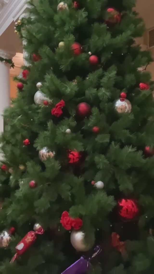 Поздравляем всех с наступающим Новым годом! Кто угадает из какого фильма танец?) смотреть онлайн