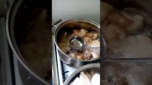 Топим  свиной внутренний жир.