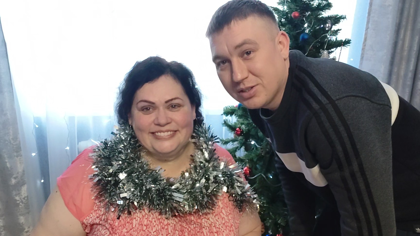 Готовимся к Новому году 🎄 Готовим салат РОЛЛОВЫЙ. ПОЗДРАВЛЯЕМ С НАСТУПАЮЩИМ ПРАЗДНИКОМ ❄️🎄✨ смотреть онлайн