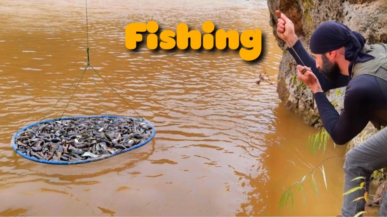 Необычный метод лова / Самая простая рыбалка / Много рыбы за 10 минут смотреть онлайн