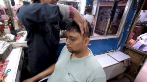 Мгновенное снятие стресса 😴 | Уличный массаж головы и спины от индийского парикмахера (Дели)