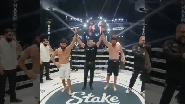 🤼♂️ За минуту до конца Арман поднял Шару в воздух, пронёс и бросил на канвас, но развития не пос... смотреть онлайн