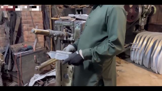 Изготовление капотов автомобиля. Пакистан. смотреть онлайн