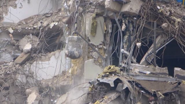 Снос зданий спецтехникой смотреть онлайн