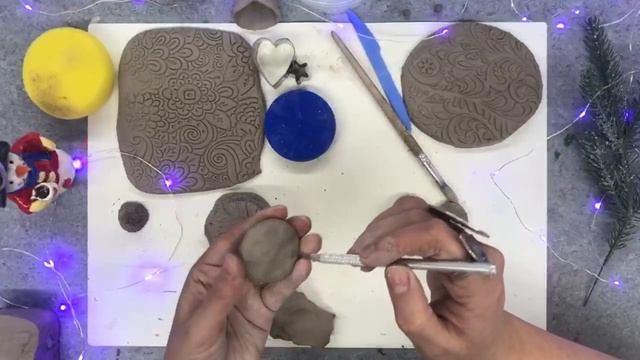 Мастер-класс по лепке из глины (пластилина) «Лепим ёлочку» 6+ смотреть онлайн