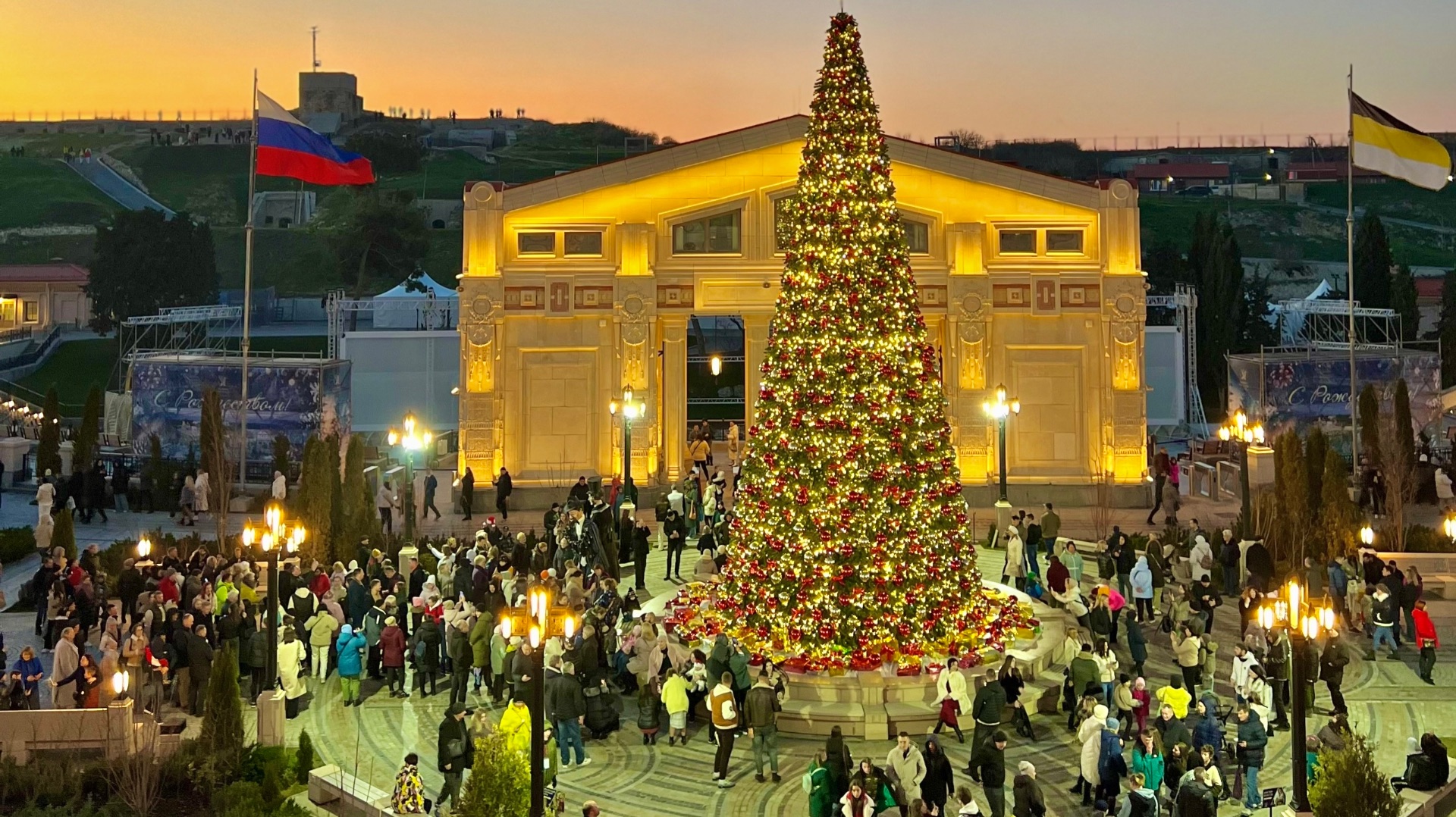 Новый Херсонес 2026 - Обалдеть! Как украсили к Новому Году Севастополь? смотреть онлайн