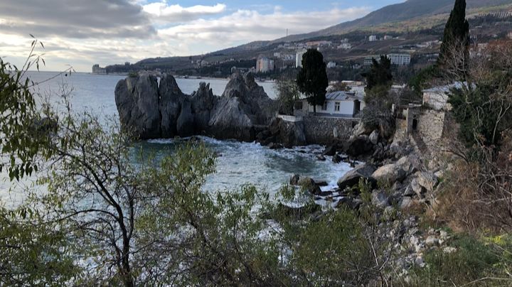 По Крыму пешком с видами Ялты и Гурзуфа смотреть онлайн