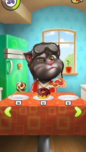 ГОВОРЯЩИЙ ТОМ обедает