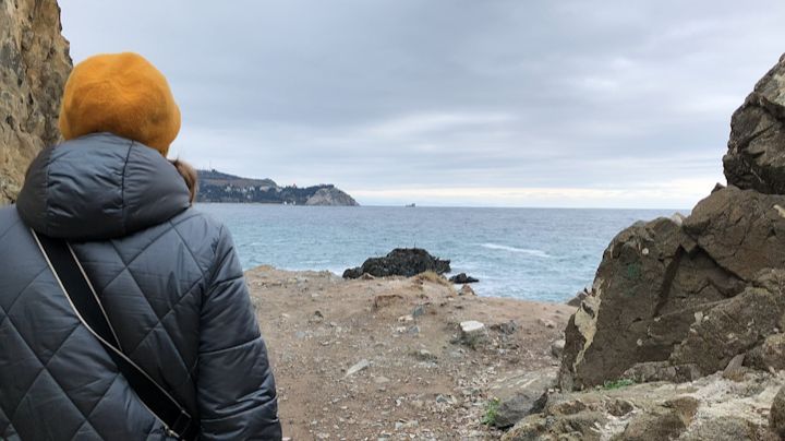 По Крыму пешком в Партените у Аю-Дага: от храма по скале Итальянка на набережную смотреть онлайн