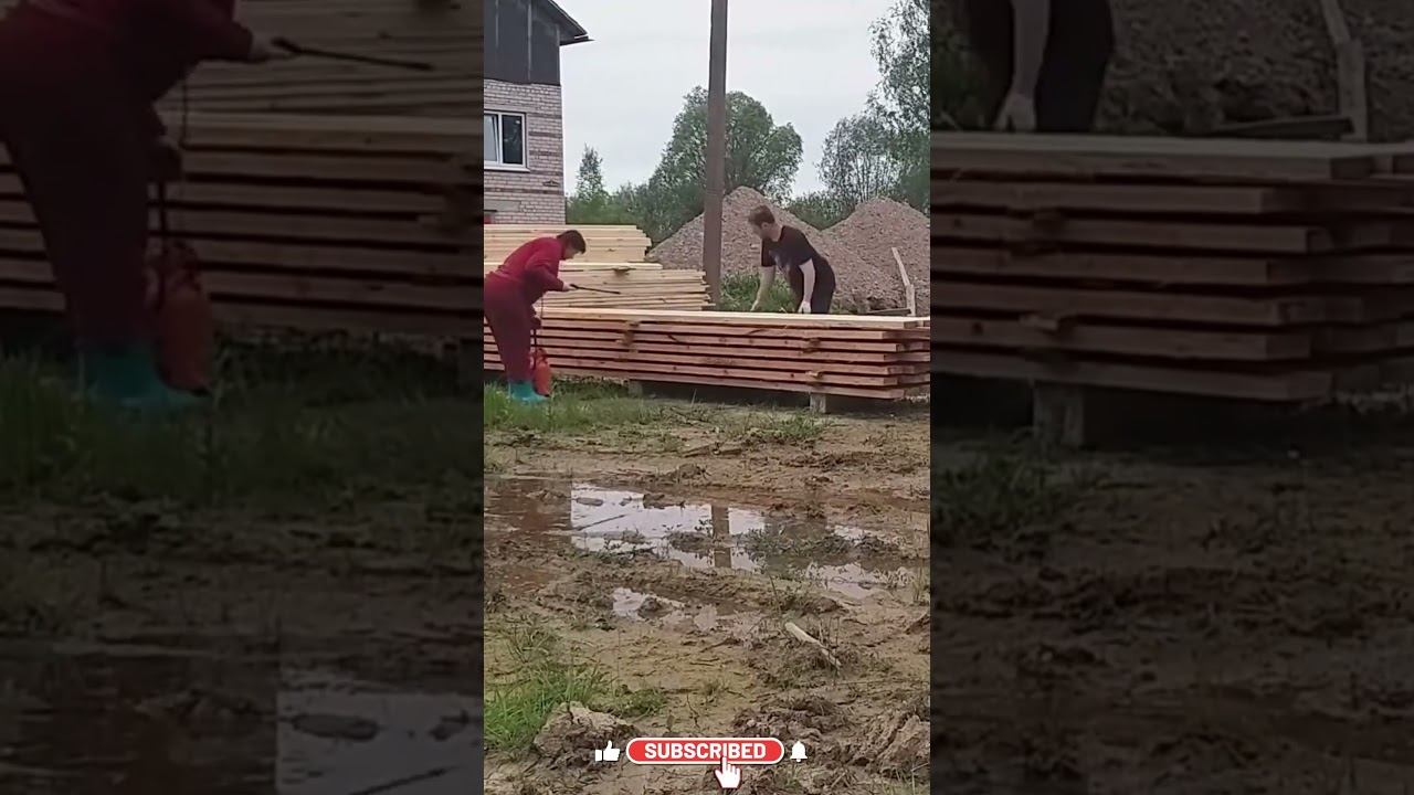 Stacking timber to dry #russia #framehouse #architecture #wood смотреть онлайн