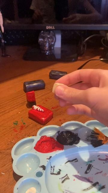 Я сделал JX1DX1 из пластилина и красок.