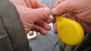 На блесну , на мормышку - безмотылку , на губу . Рыбалка на глубине 3 метра с эхолотом ПРАКТИК 6М .