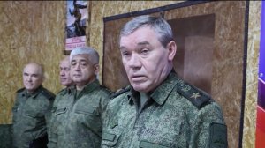Начальник Генштаба Валерий Герасимов в пункте управления группировки «Север» заслушал доклады.