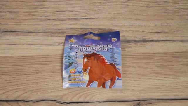 Новогодние лошадки игрушка меняет цвет из КБ сеть красное и белое