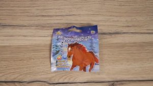Новогодние лошадки игрушка меняет цвет из КБ сеть красное и белое