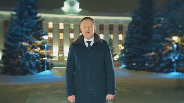 Губернатор Алтайского края Виктор Петрович Томенко поздравляет жителей региона с Новым годом смотреть онлайн