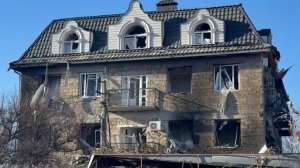 ВСУ атаковали беспилотниками кафе и отель в херсонском поселке Хорлы.