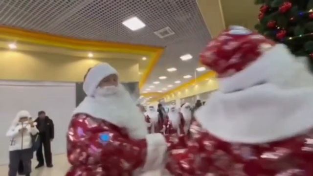 Шоу Дедов Морозов 2026 в Белоярском смотреть онлайн