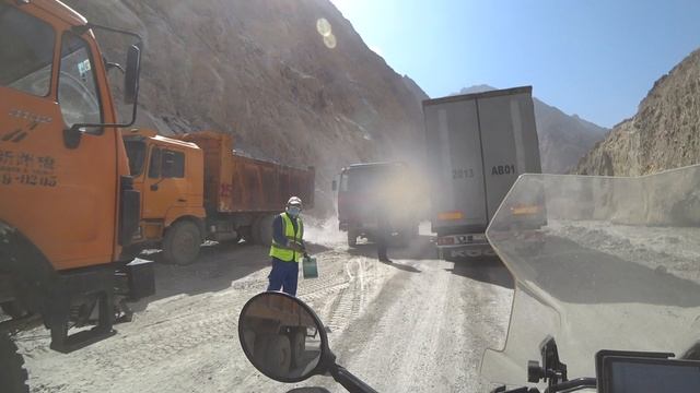 Бурное течение реки Пяндж смотреть онлайн