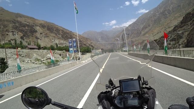 Дорога край реки Пяндж смотреть онлайн