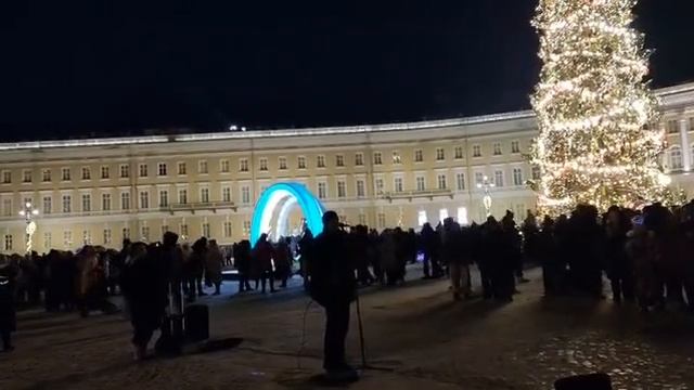 Музыкант на Дворцовой площади Новый год 2026 смотреть онлайн