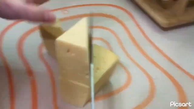 СЕКРЕТ НАРЕЗКИ Треугольного СЫРА 🧀 смотреть онлайн
